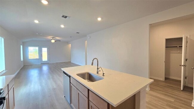 Building Photo - 122 Holmby Dr