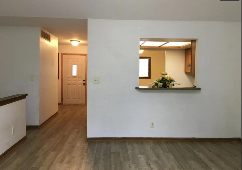 Building Photo - 477 Foxfire Dr