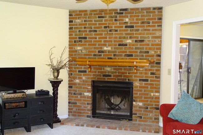 Building Photo - 124 Village Ln