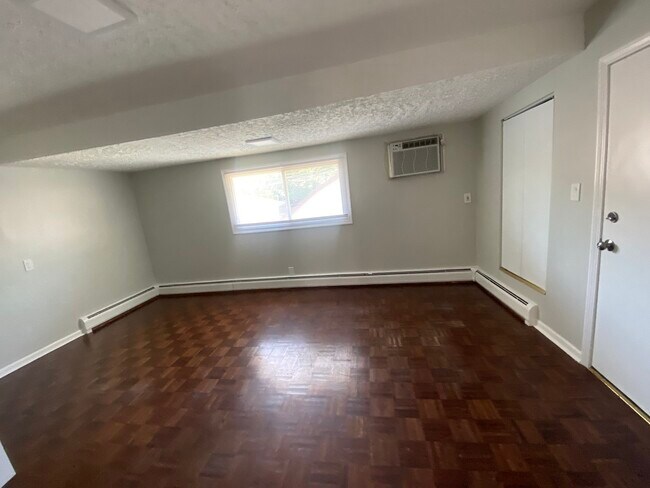 Building Photo - 7659 W Sunset Dr