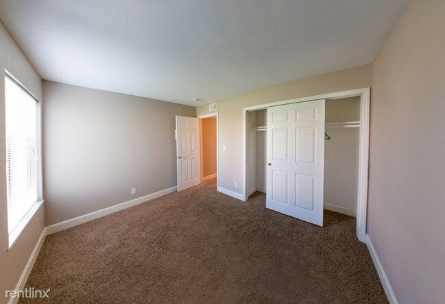 Building Photo - 1 br, 1 bath Apartment - Rosehill Pointe  - B