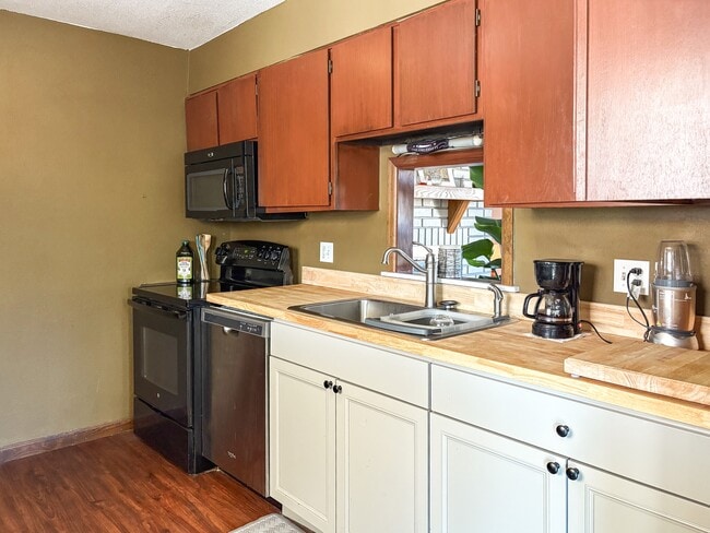 Building Photo - 2519 W Monument St