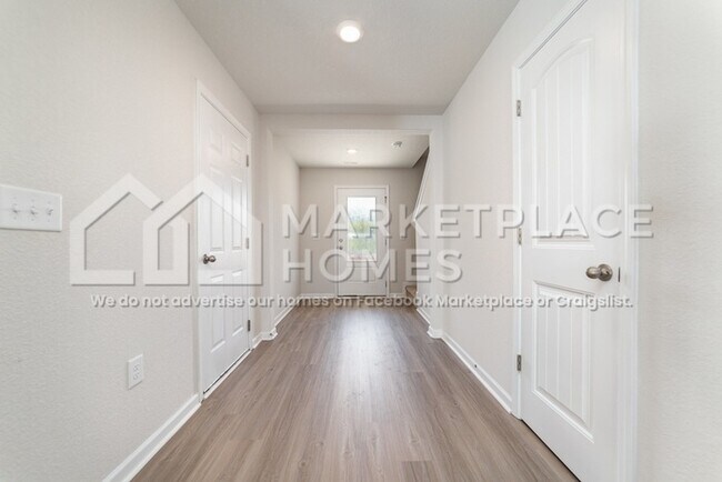 Building Photo - 3051 Cres Lk Ln