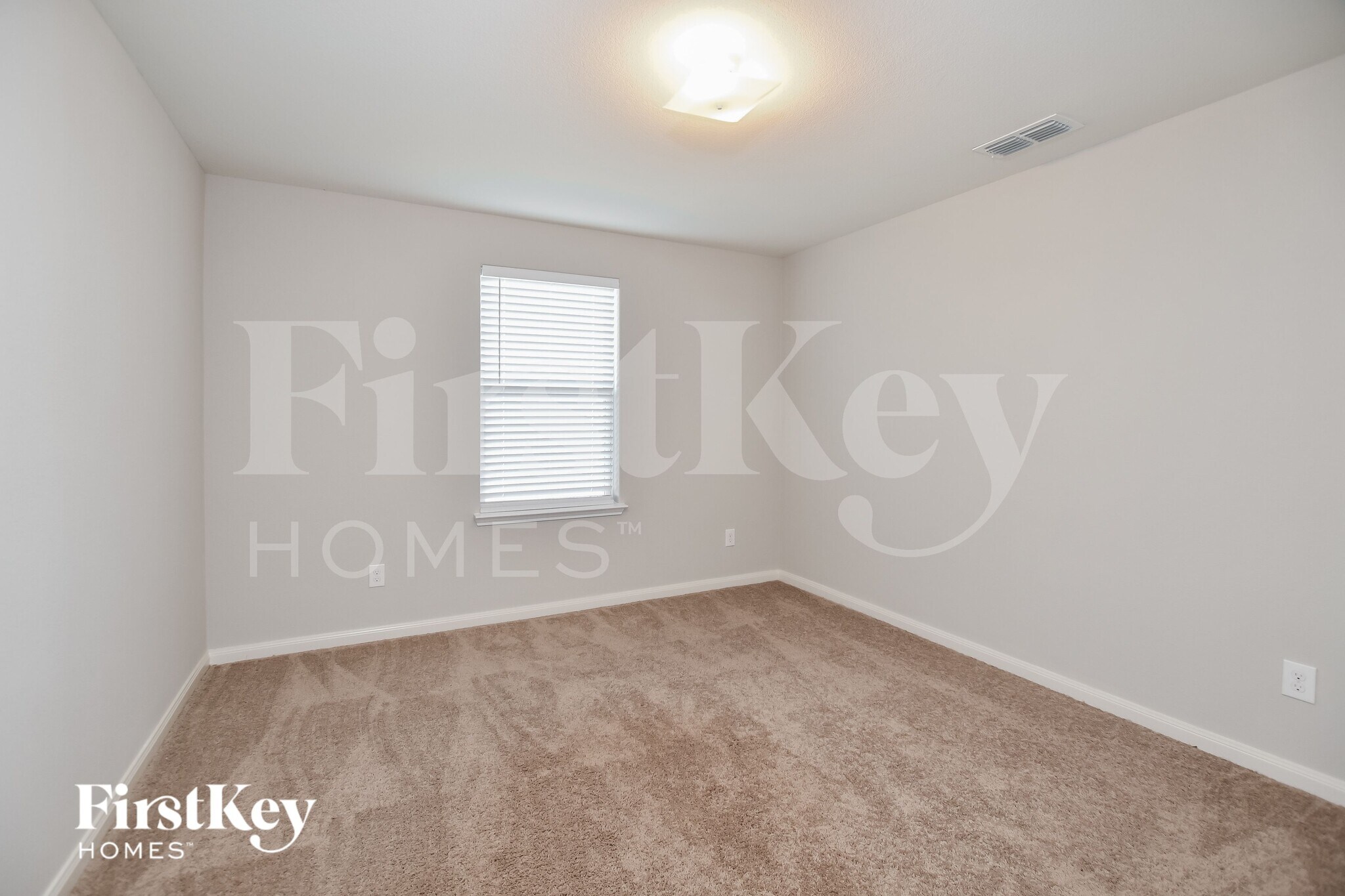 Building Photo - 9005 Woodfern Dr