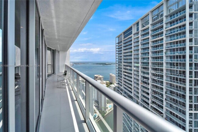 Building Photo - 475 Brickell Ave