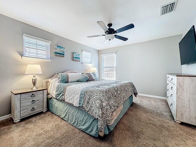 Building Photo - 3009 Esmeralda Dr