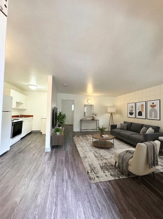 Building Photo - Move in specials - Pick One - 1st month free or $100 off monthly rent. Flexible lease terms are a...