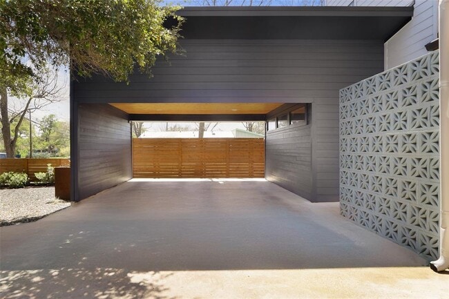 Building Photo - 4420 Mt Vernon Dr