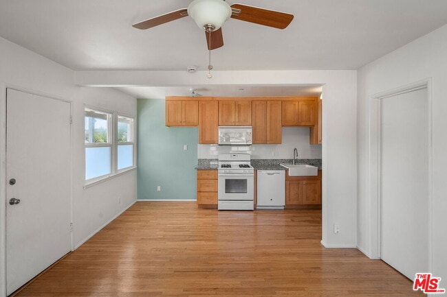 Primary Photo - 2233 Laverna Ave