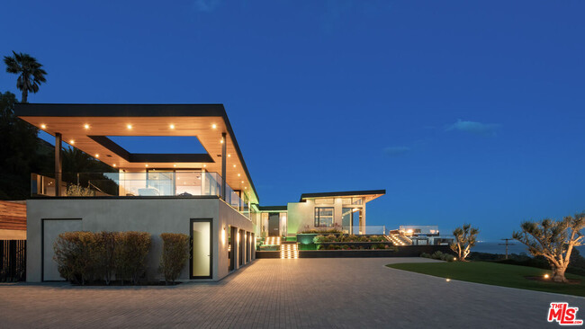 Building Photo - 3881 Puerco Canyon Rd