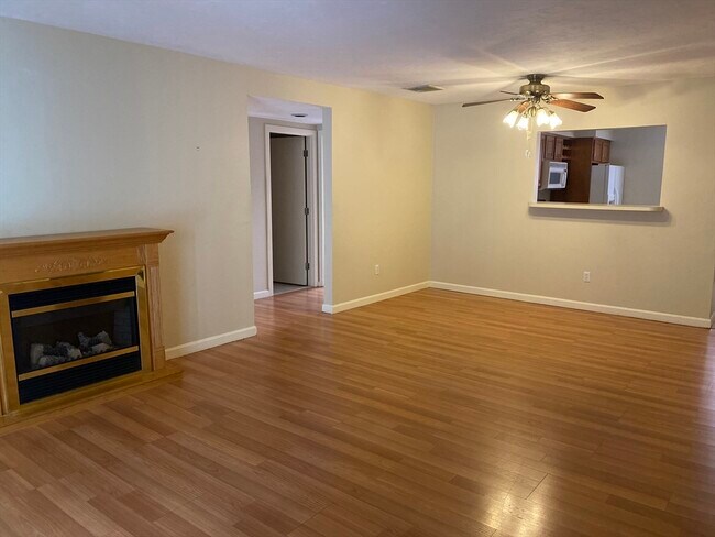 Building Photo - 330 Sunderland Rd