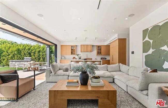 Building Photo - 4453 Gentry Ave