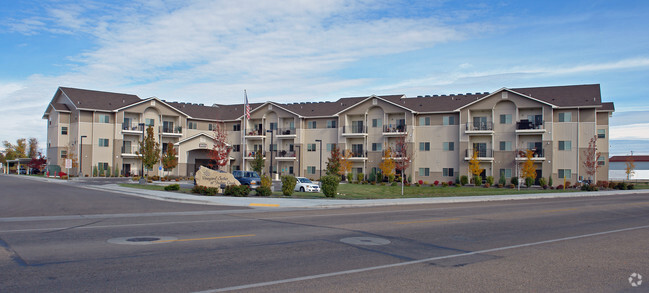 Primary Photo - Vineyard Suites At Indian Creek