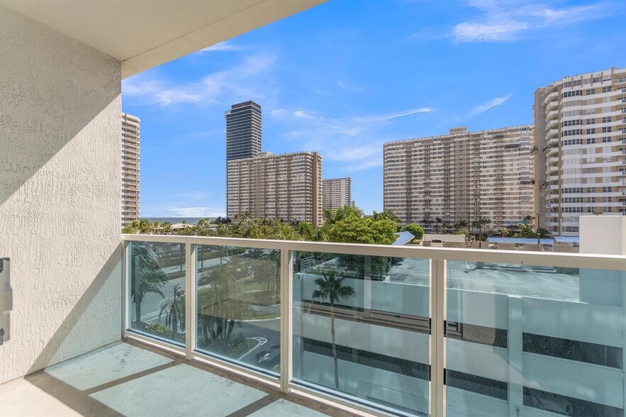 Building Photo - 1945 S Ocean Dr