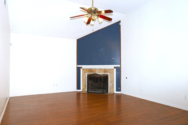 Building Photo - 135 Cotton Dr