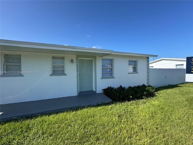 Primary Photo - 10541 SW 184th St