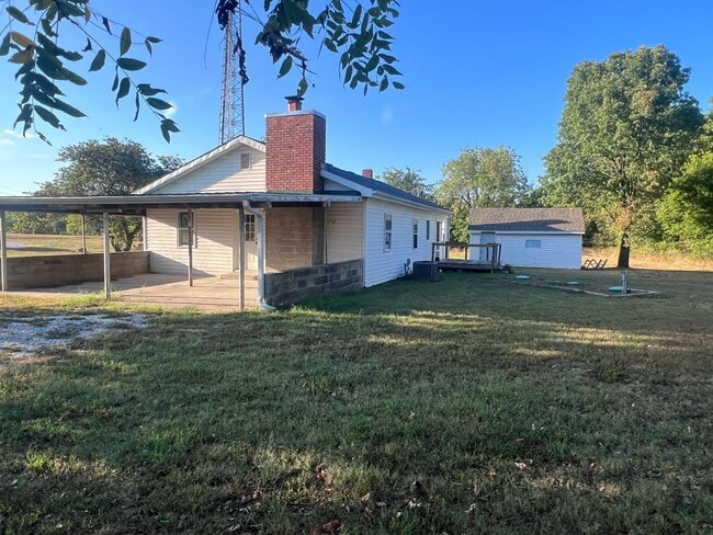 Building Photo - Unique 3 Bedroom Home South of Carl Junction