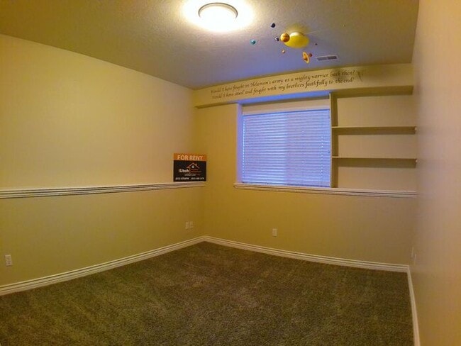 Building Photo - 5 bdrm 3bth Home 3 Car Garage Some utiliti...
