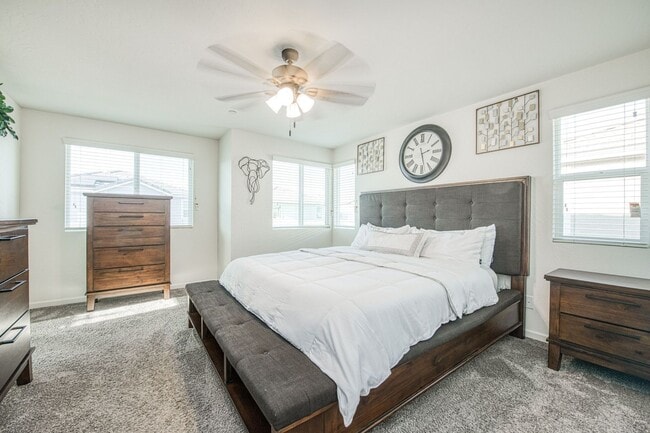 Building Photo - Stunning Clovis Home!