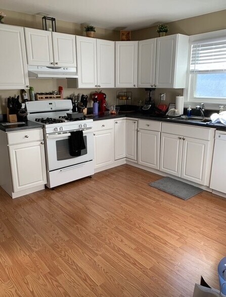 Kitchen - 126 S Haviland Ave
