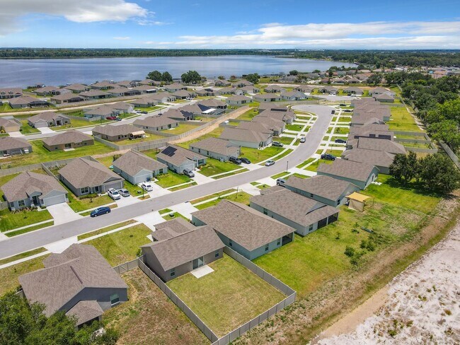 Building Photo - Beautiful 3 Bedroom 2 bath Home in desirab...