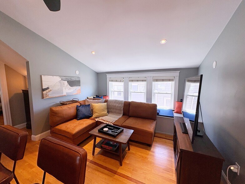 Building Photo - 247 Savin Hill Ave