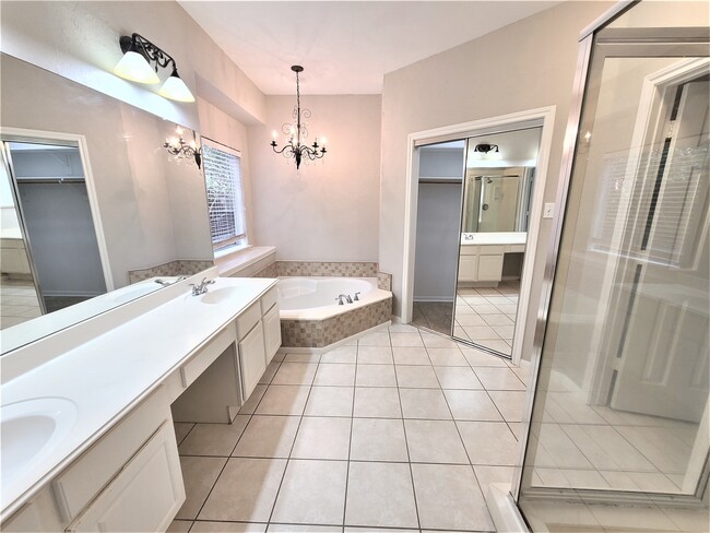 Building Photo - 20906 Greenfield Trail