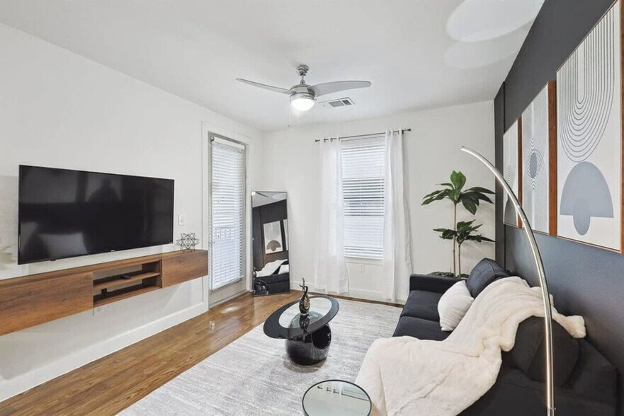 Building Photo - 5445 Town and Country Blvd