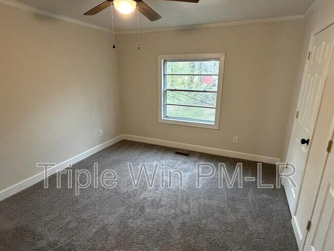 Building Photo - 8010 Westwood Ave