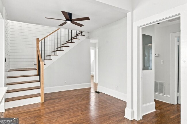 Building Photo - 884 Vedado Way NE