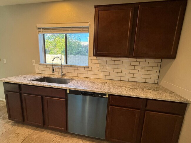 Building Photo - 506 E Townley Ave