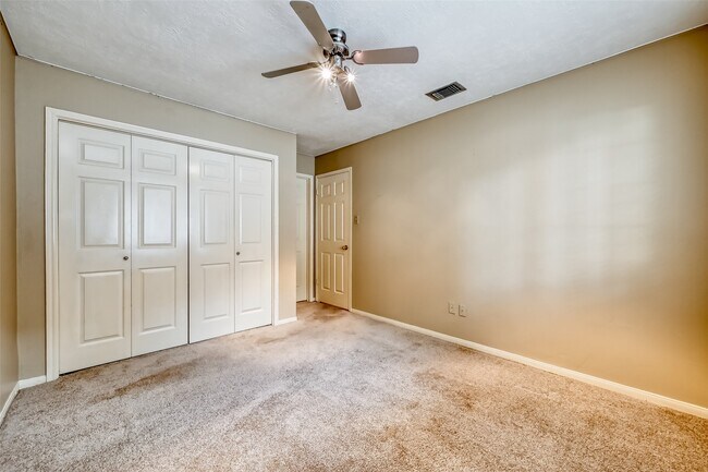 Building Photo - 5007 Maple Brook Ln