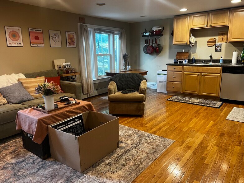 Building Photo - 147 Woodlawn Ave