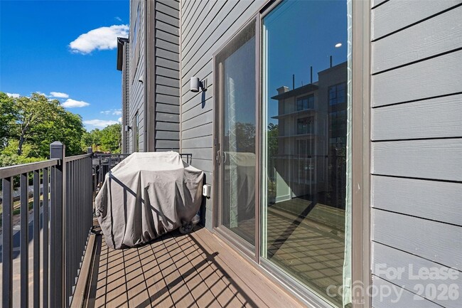 Building Photo - 424 Music Hall Wy