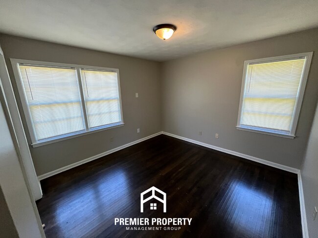 Building Photo - Spacious 4BR/2BA Home in Whitehaven | Hardwood Floors & 2-Car Garage