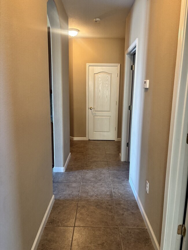 Building Photo - 1527 Horizon Ln