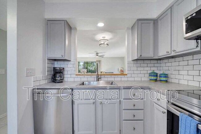 Building Photo - 2404 Gallery View Dr