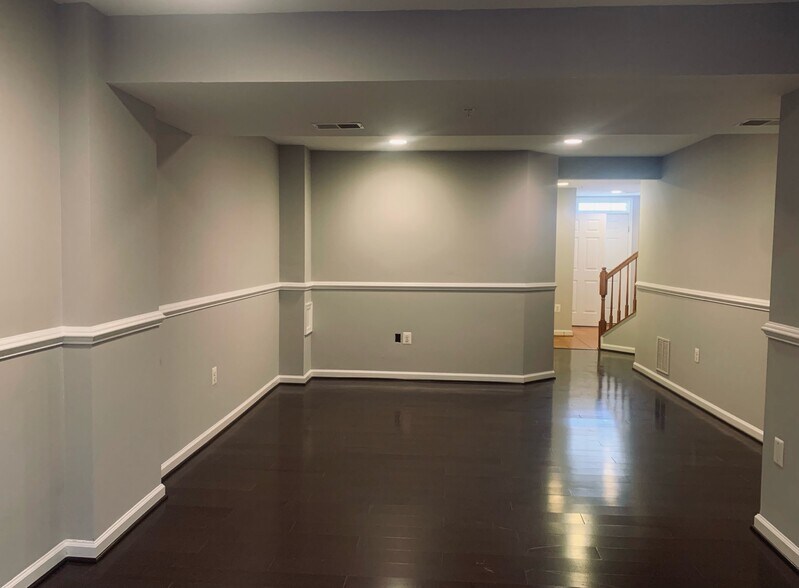 Entertainment Room 2 - 6520 Landing Way