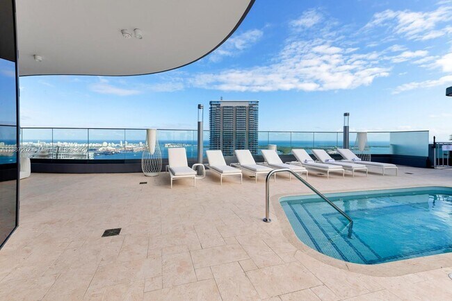 Building Photo - 1000 Brickell Plaza