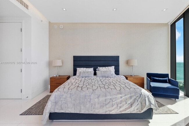 Building Photo - 17475 Collins Ave