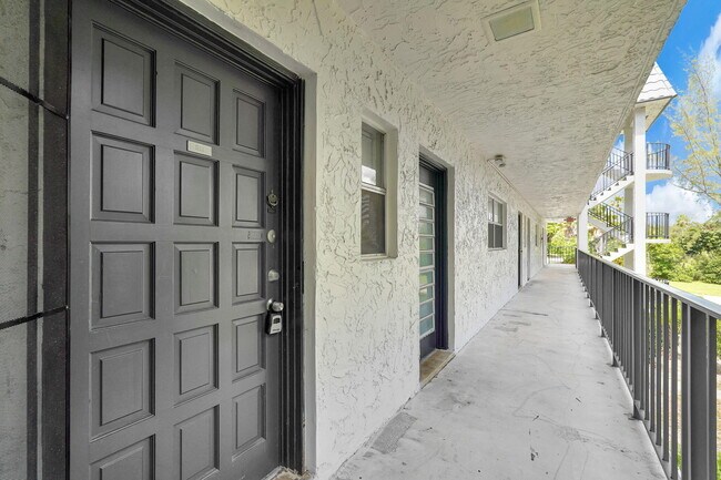 Building Photo - 3360 Spanish Moss Terrace