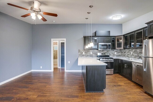 Building Photo - 3105 W 27th St