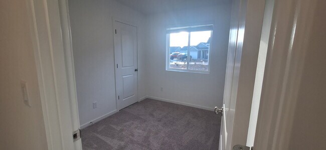 Building Photo - 3 Bedroom 2 Bathroom New build House