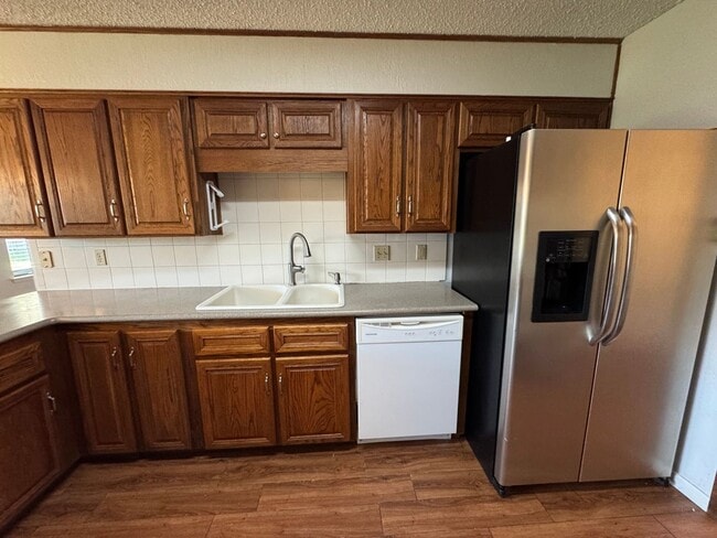 Building Photo - 807 Bass Cir