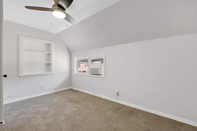 Building Photo - 6844 N Ottawa Ave