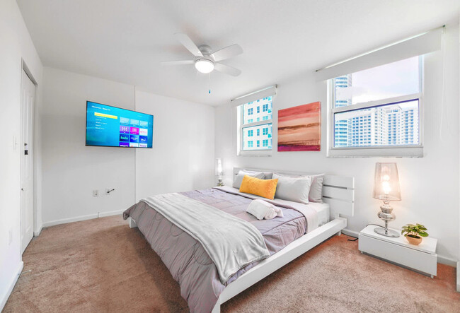 Building Photo - 1200 Brickell Bay Dr