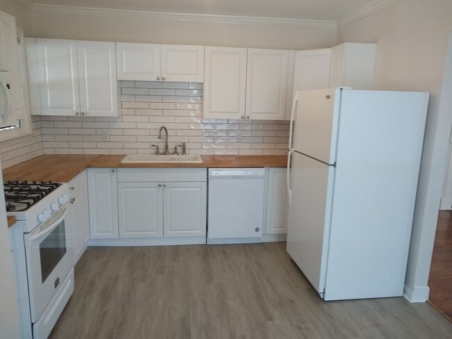 Unit 337 kitchen - 339 Stokes Ave SE