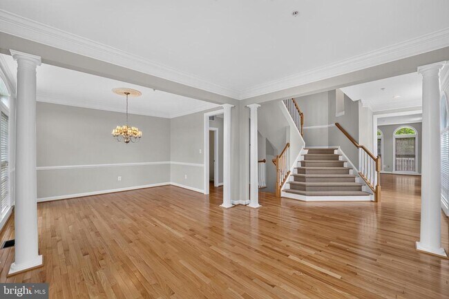 Building Photo - 30 Sharpstead Ln