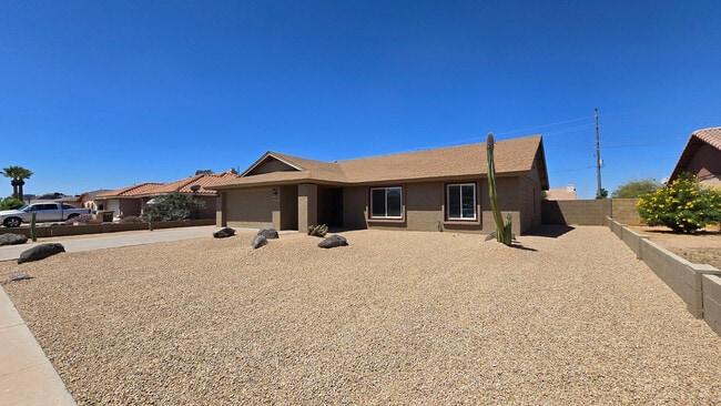Building Photo - 11740 N 74th Dr