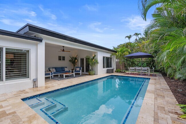 Building Photo - 450 NE 5th Cir